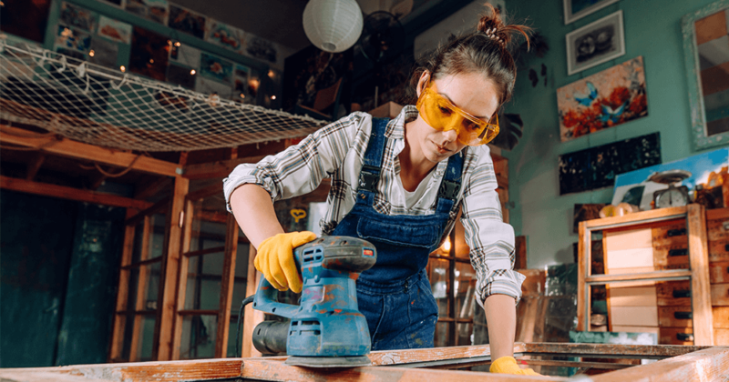 Femme en train de travailler